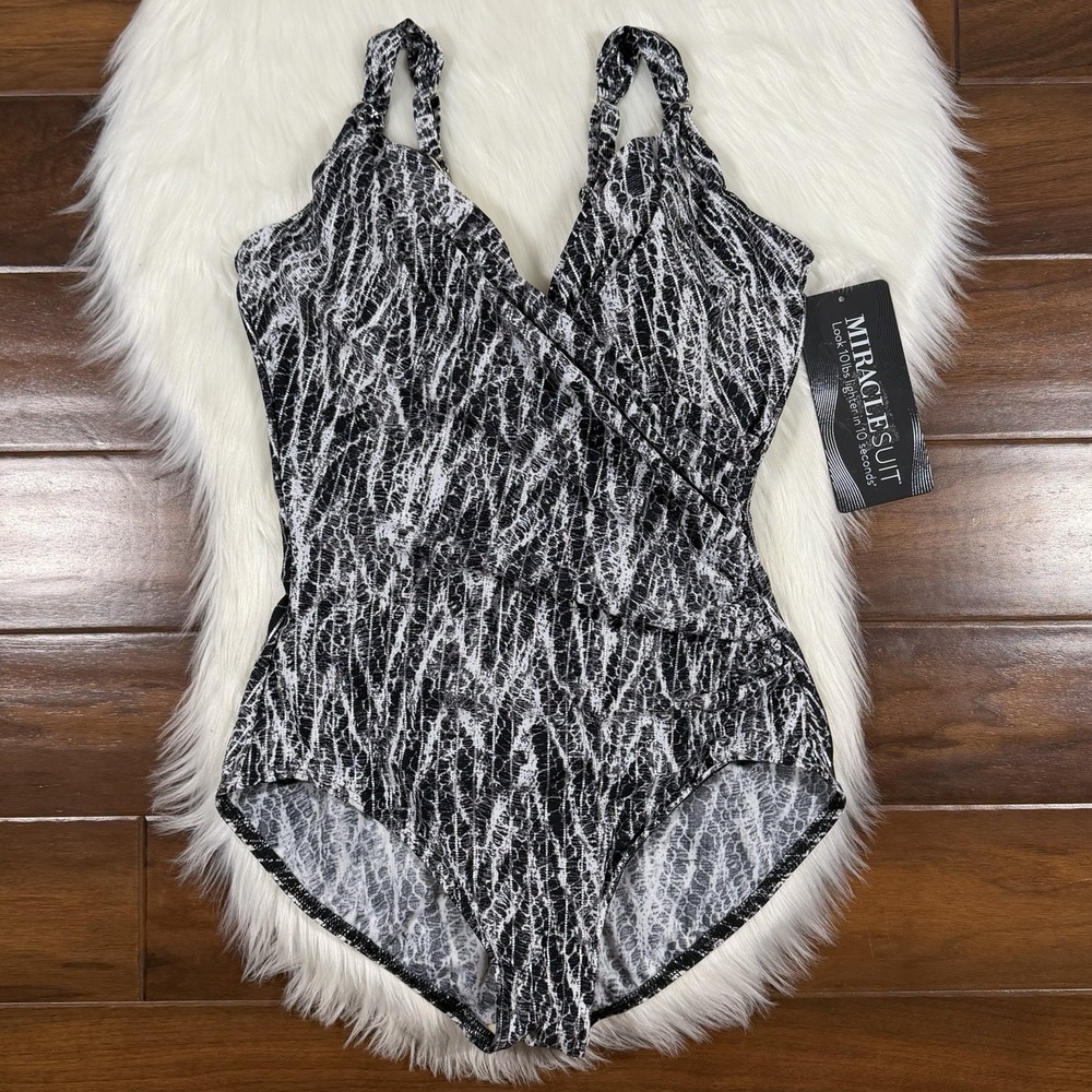 Miraclesuit Women's Size 16 Black White Chevron Python Siren One Piece Swimsuit